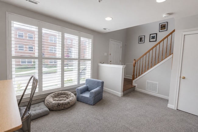Photo - 2086 Clipper Park Rd