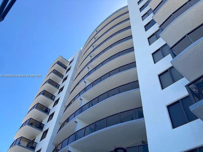 Building Photo - 2301 SW 27th Ave Unit 1101