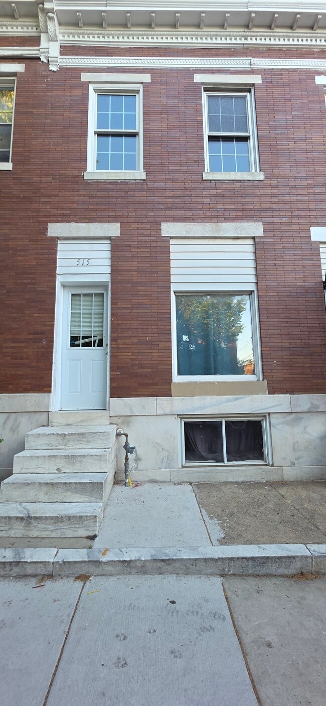 Building Photo - 515 N Kenwood Ave