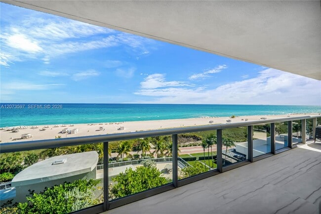 Building Photo - 5875 Collins Ave Unit 902