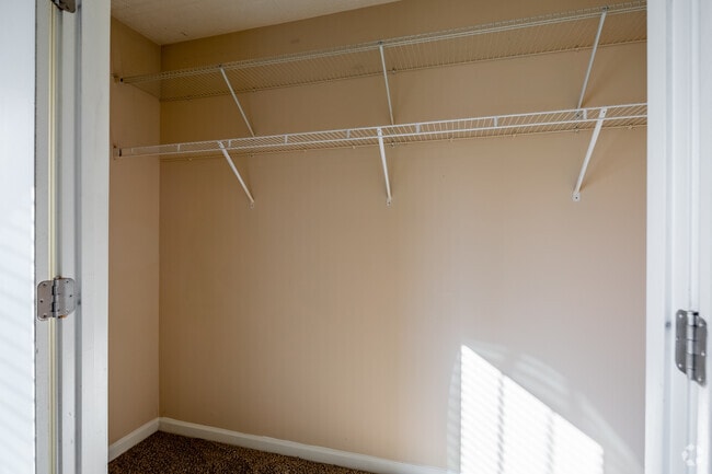 2BR, 2.5BA - 1,204SF - Closet