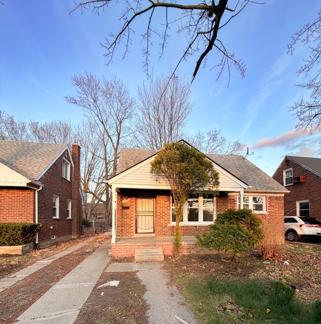 Building Photo - 9220 Mansfield St