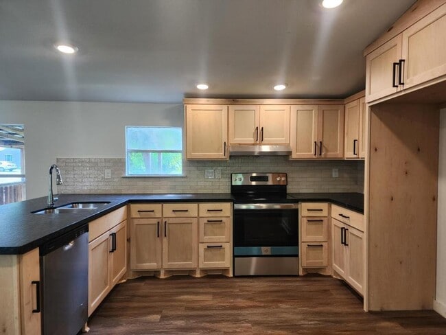 Photo - 1403 W 11th St Casa