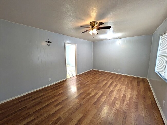 Photo - 3529 Bowling Ln