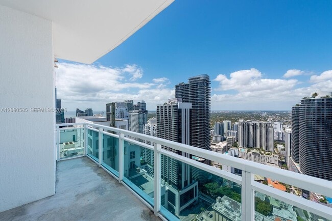 Building Photo - 950 Brickell Bay Dr Unit 4801