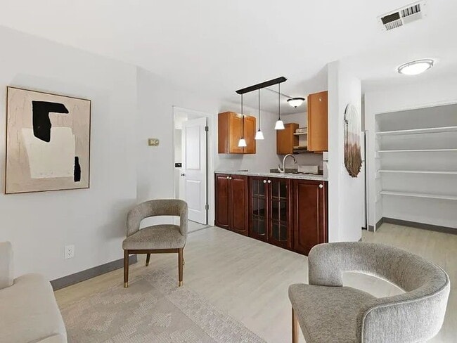 Photo - 82 Castlebridge Dr
