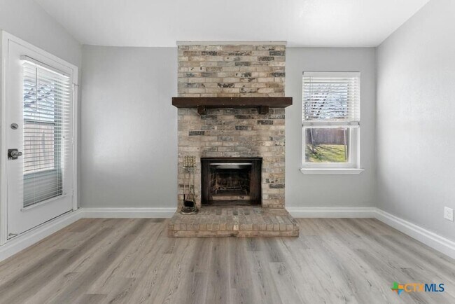 Photo - 2202 Spicewood Dr