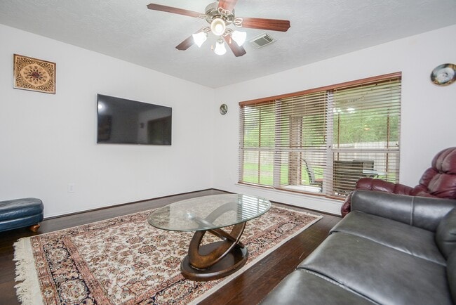 Photo - 1907 Coverlea Ct
