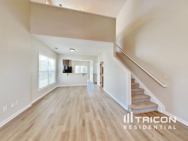 Photo - 1672 Woodsford Rd