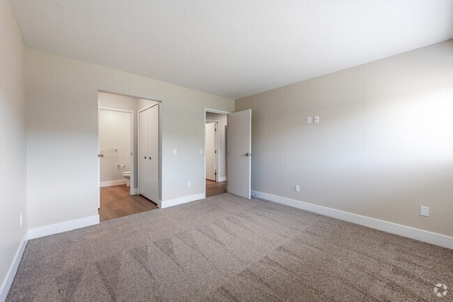 2BR, 2BA - 1150SF Full Renovation