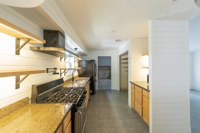 Photo - 14110 Greenway Dr