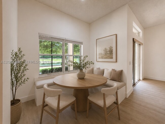 Building Photo - 837 Tanglewood Cir