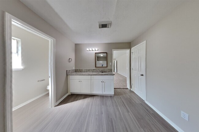 Photo - 18727 Holly Way