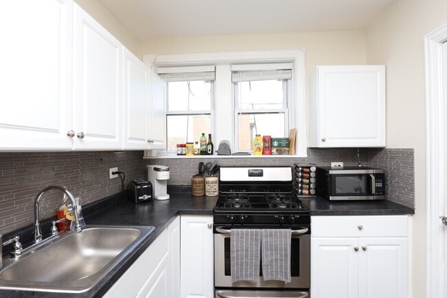 Photo - 3823 N Greenview Ave Unit W4