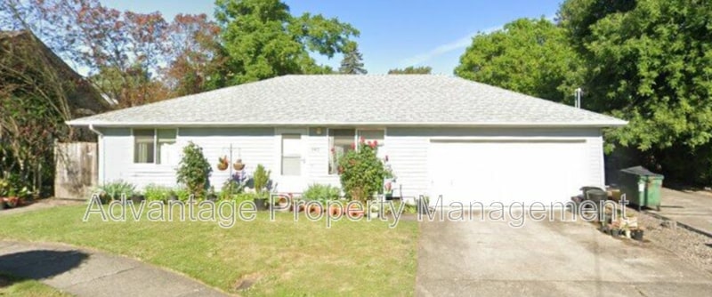 Photo - 240 S Monmouth Ave