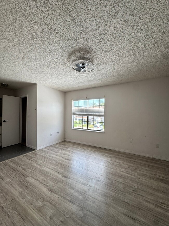 Photo - 1413 Manor Dr NE