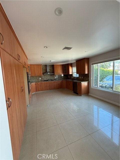 Photo - 5906 Graves Ave