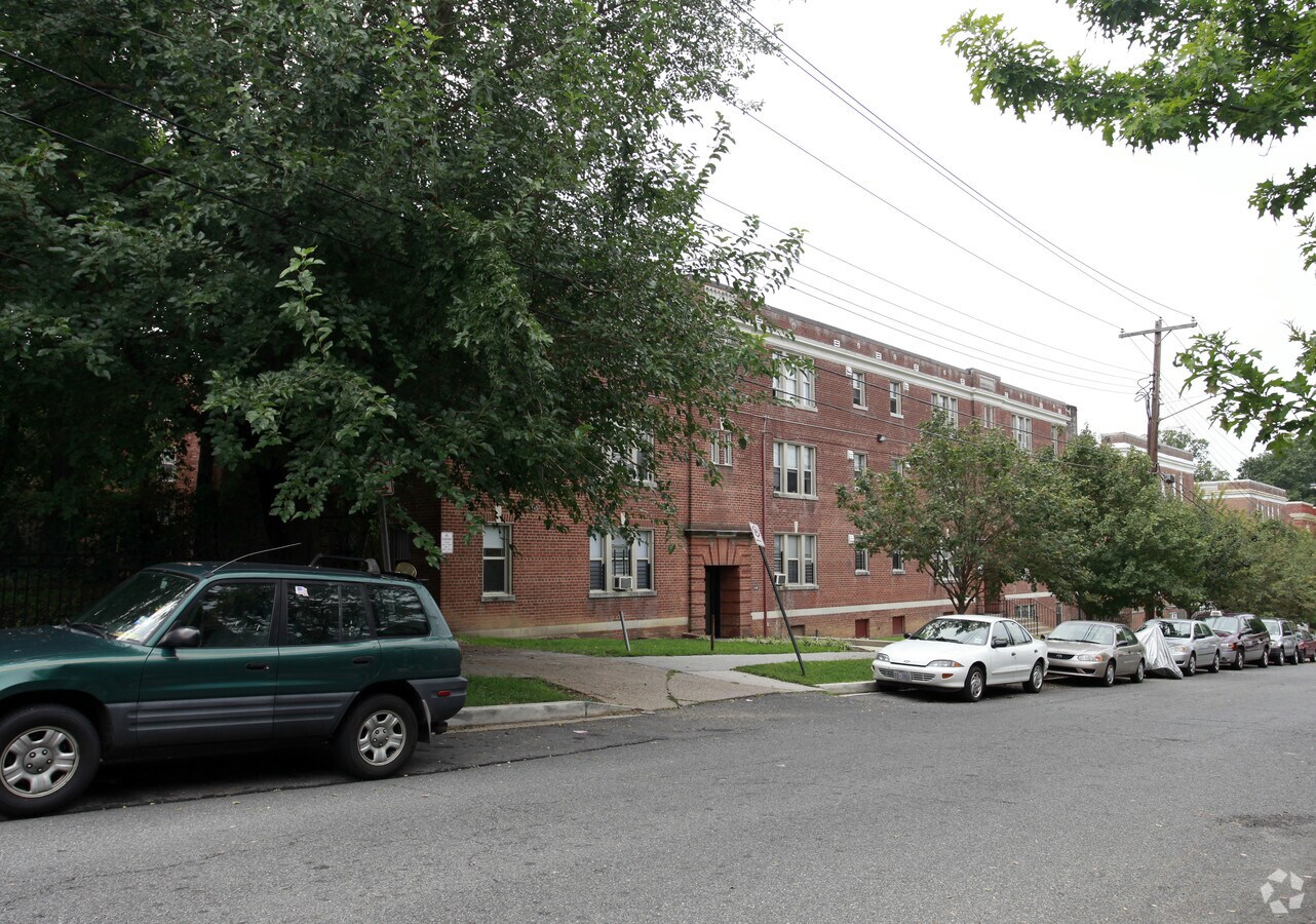 1418-1424 Somerset Pl NW - 1418 Someset Place NW