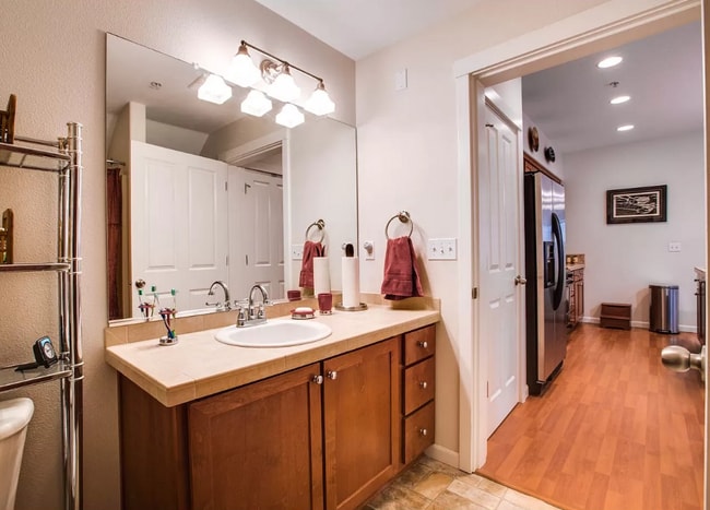 Photo - 10829 NE Red Wing Way Unidad 102