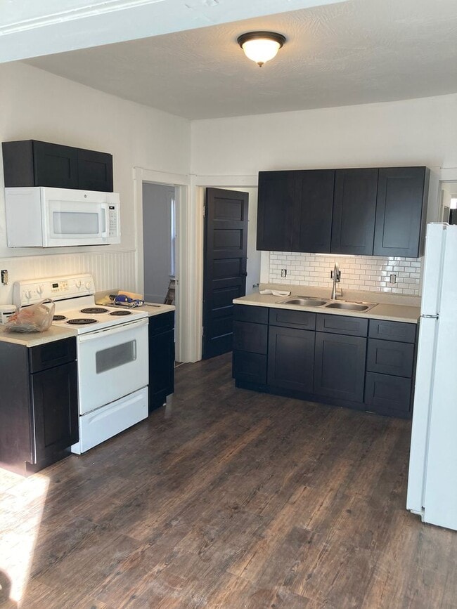 Photo - COLLEGE PRE-LEASING