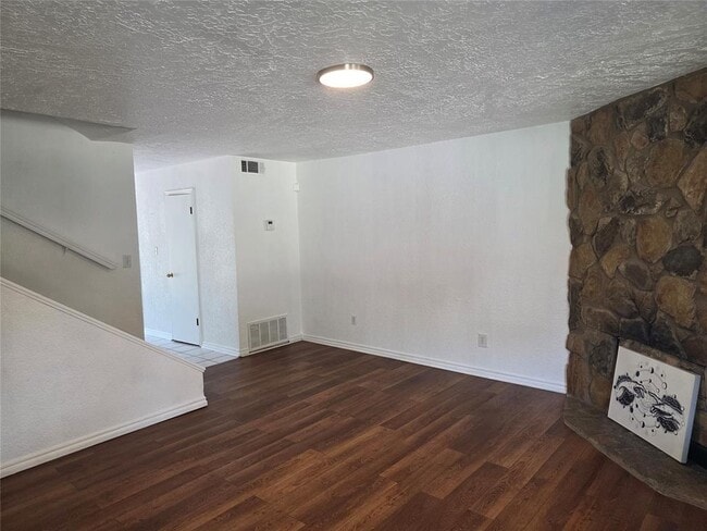 Photo - 635 Sinclair Dr