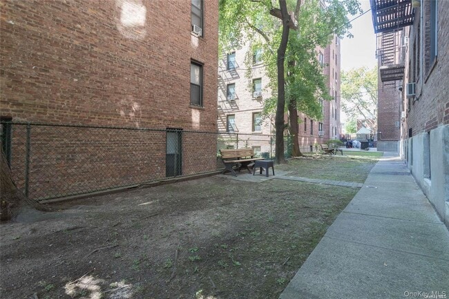 Photo - 167-10 Crocheron Ave Unidad 5B