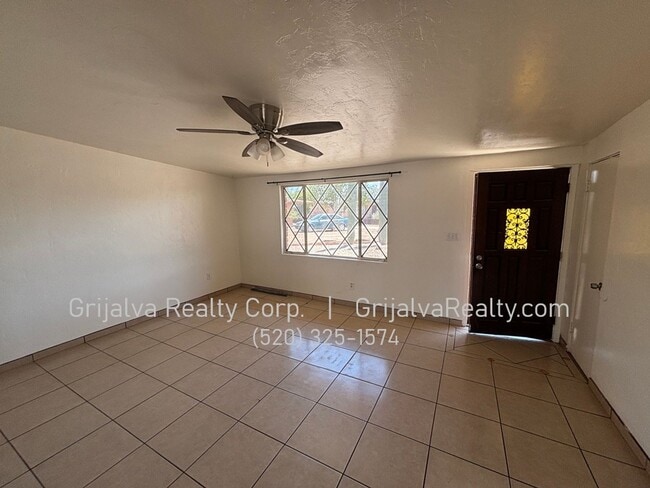 Photo - 3 Bedroom, 1 Bath Beautiful House in NW Tucson for Rent! (Ruthrauff/La Cholla)