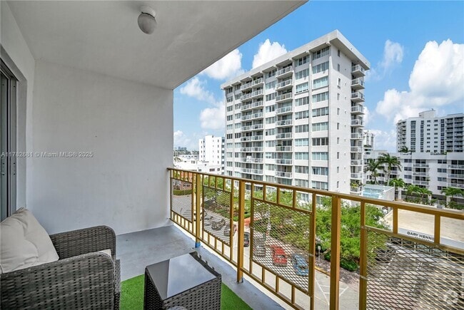 Building Photo - 1340 Lincoln Rd Unit 608 Rental