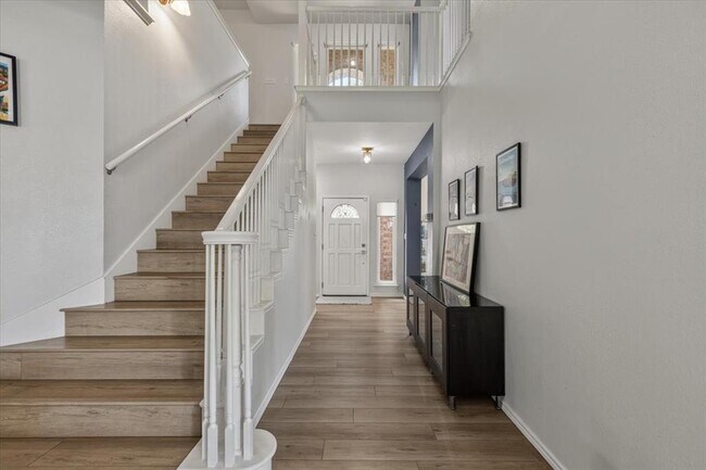 Photo - 706 Hilltop Dr