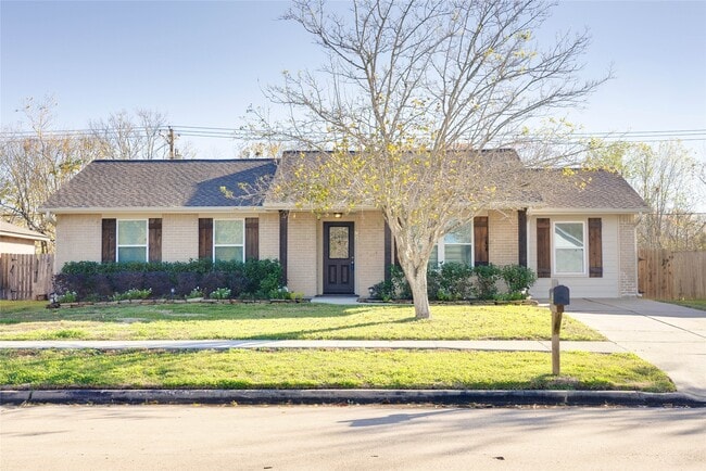 Building Photo - 702 Dixie Dr Rental