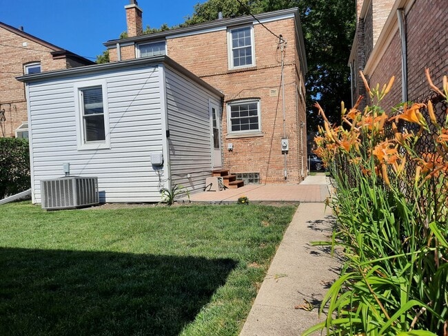 Photo - 3Br/2Bath House in Evanston $3,600/m