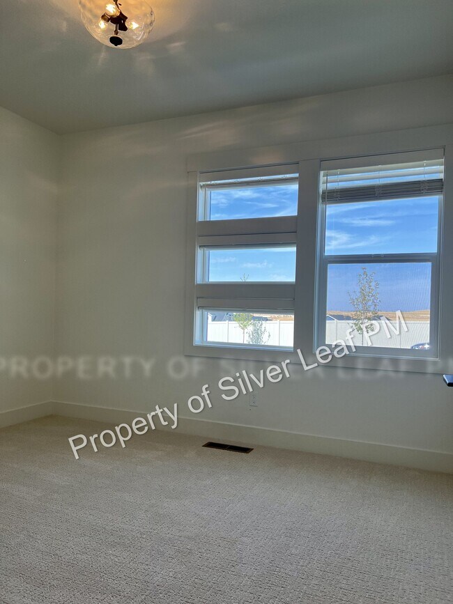 475 E Chevy Dr