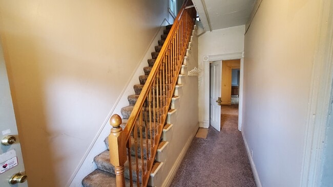 Photo - 217 E King St