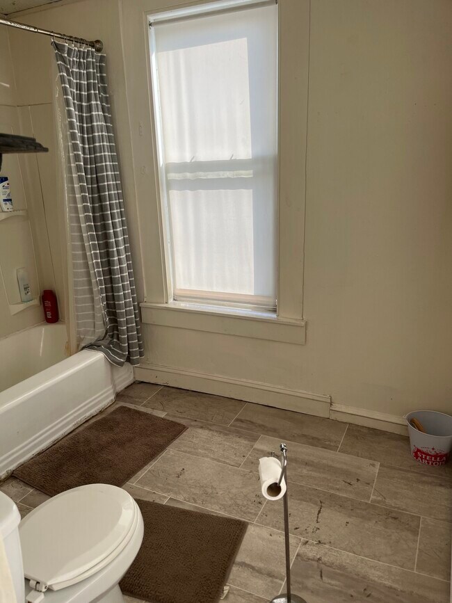 53 W 7th St Unit 2