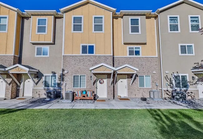 Photo - 671 N 30 E Townhome