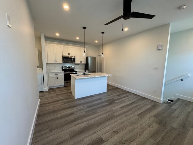 Photo - 1406 Fletcher Ave Unidad Fountain Square Carriage House Apartment