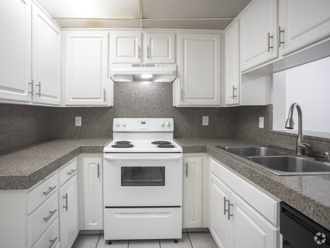Green Valley Circle Apartments