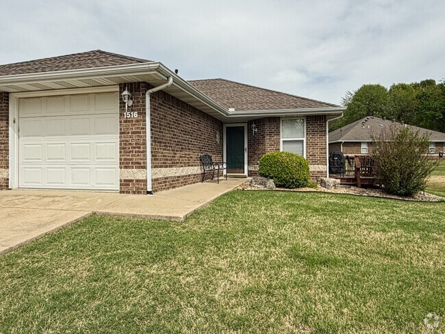 Building Photo - 1516 Meadowhill Dr Rental