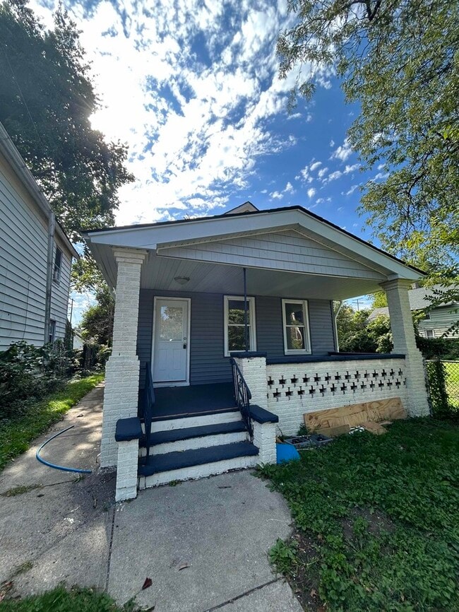 Photo - 1582 E 49th St