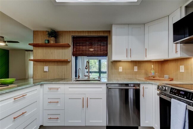 Photo - 2673 Sabal Springs Cir Unidad 201
