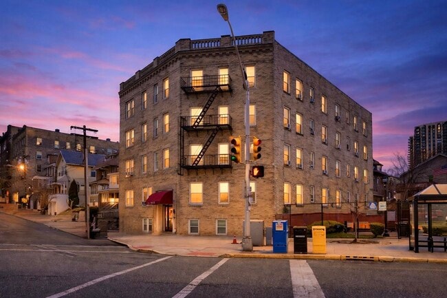 Building Photo - 18 74th St Unit B5