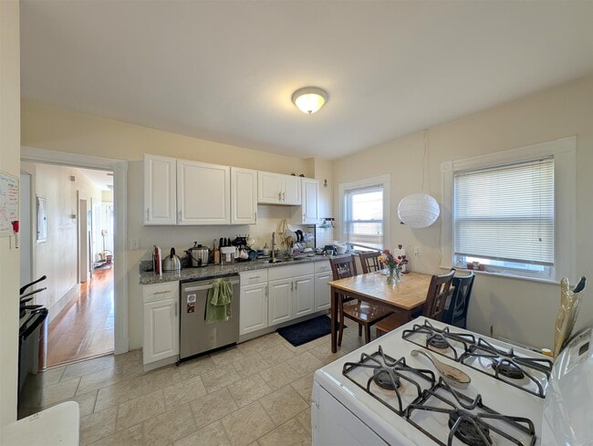 Building Photo - 300 Boston Ave Unit 2