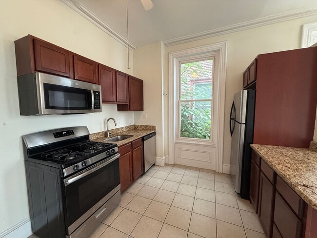 Building Photo - Newly Renovated Apartment in Brewerytown Unit B