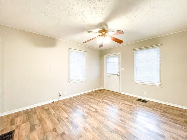 Photo - 409 S Dearborn St