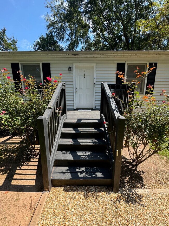 Building Photo - Milledge Ave Ext 1693/1695 Unit S Mill Ext 1695 Rental
