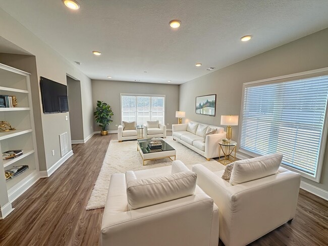 Photo - 5007 Cypress Lake Rd