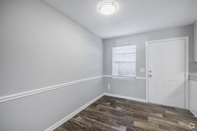 2BR, 1.5BA Townhouse - 980SF - Dining Room
