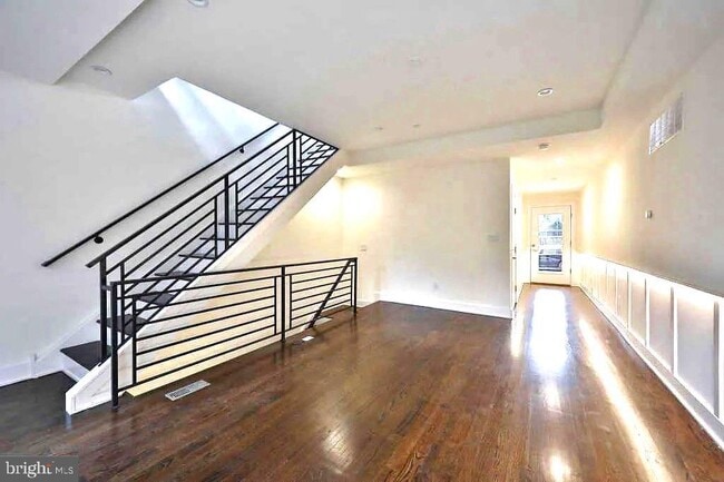 Building Photo - 965 N Lawrence St