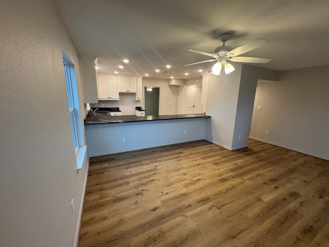 Photo - 207 Laurel Ln