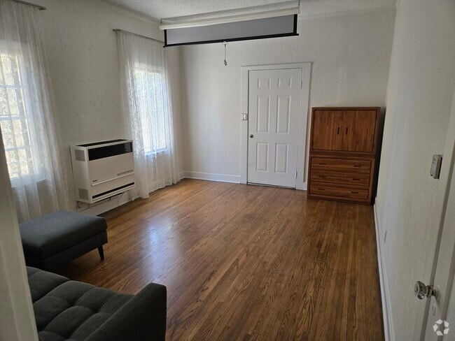 Building Photo - 2052 S Burnside Ave Unit 2052 Rental